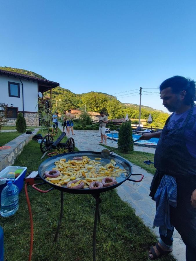 Guest House Hristova Kashta - Христова Къща Cherni Vrŭkh Zewnętrze zdjęcie